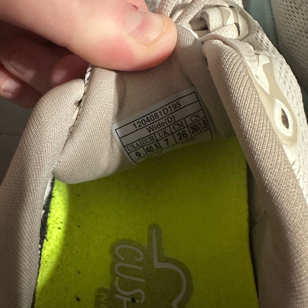 Brooks Cream Running Shoes - Picture 3 of 6